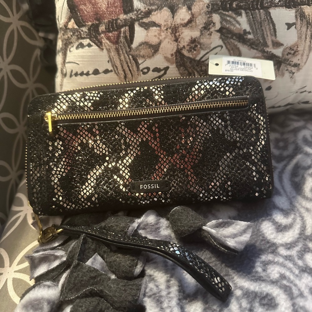 Fossil RGID Logan zip metallic wallet NWT